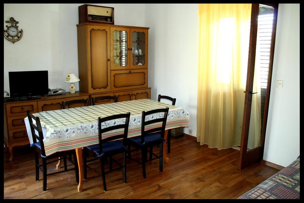 Apartments Boljat Supetar Oda fotoğraf